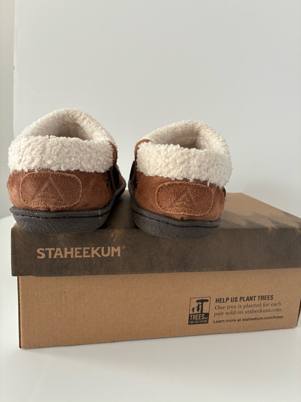 Staheekum Soothe Slipper size 9 - EUC
Brown Suede - Picture 6 of 8
